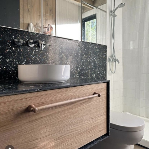 Revestimiento y cubierta de baño
